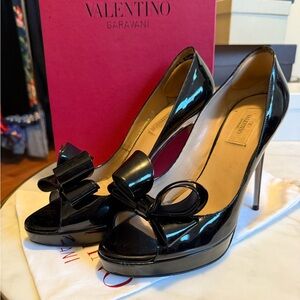 Valentino Garavani Patent Leather Black Heels with Bow size 40